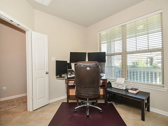 5th image of 5023 Lord Crest Ln