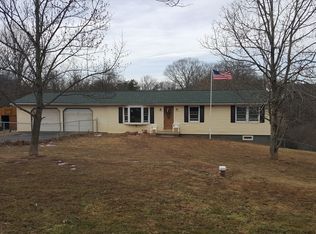 8952 Corner Rd, Hancock, MD 21750