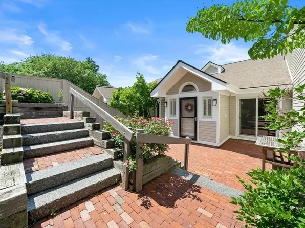 85 Algonquin Rd, Newton, MA 02467