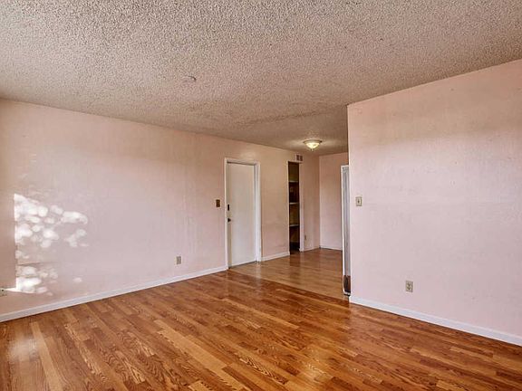 4th image of 908 W Villa Theresa Dr