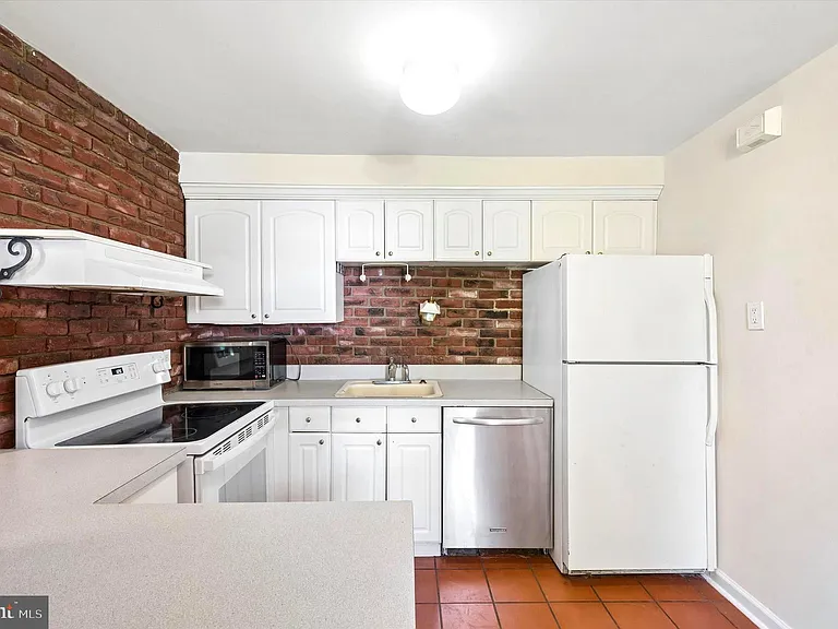 624 Cresson Ln — Photo 8