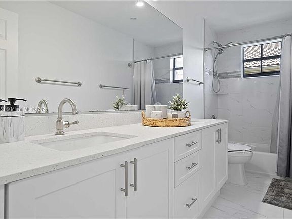 3rd image of 3815 Pond Apple Dr