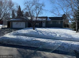 962 Redwood Dr, Apple Valley, MN 55124