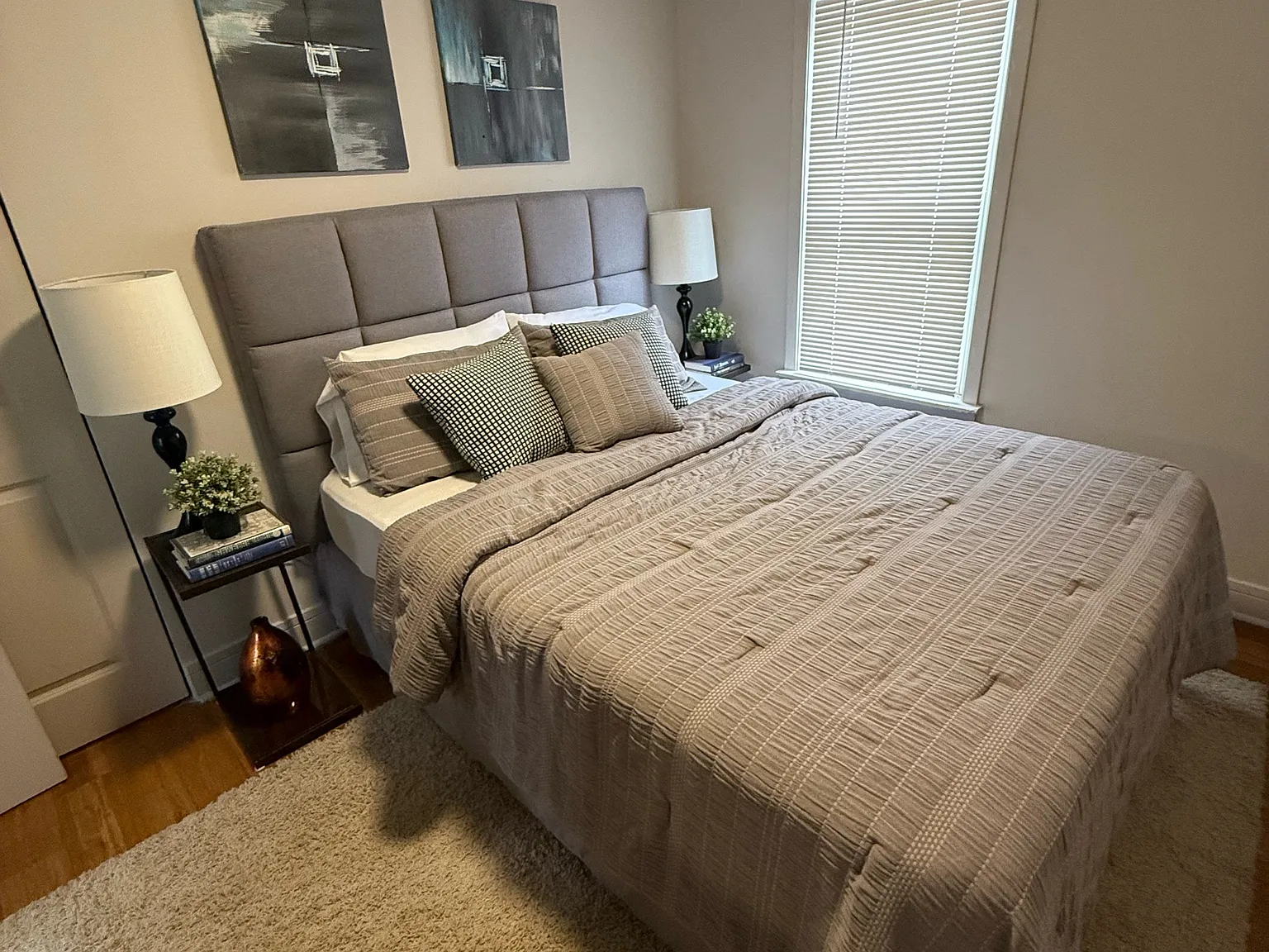 6115-17 Wolcott Building - House — Photo 2