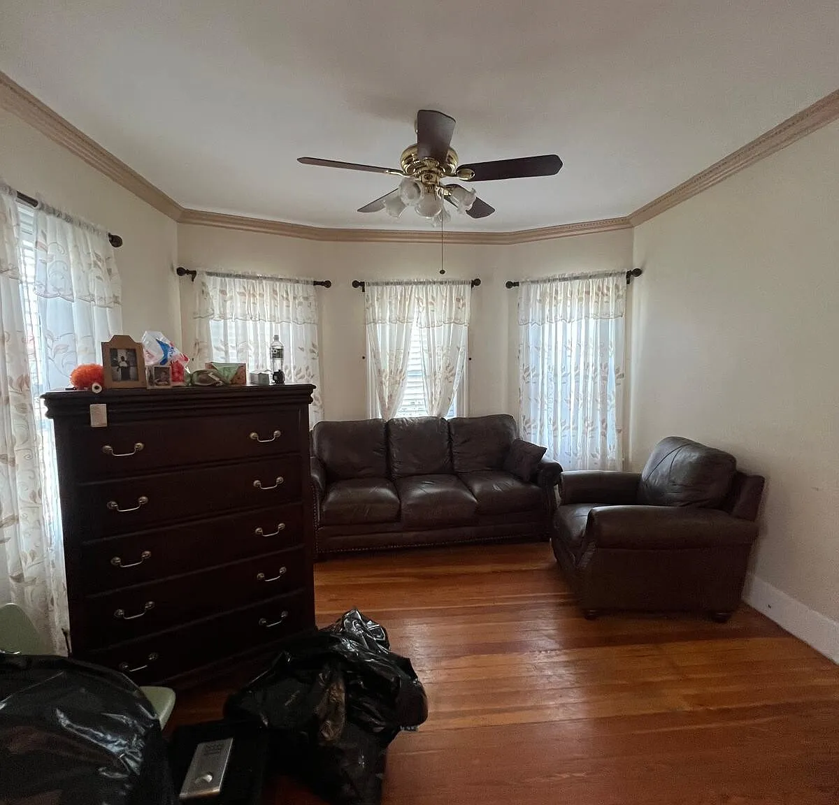 4 bed, 1.0 bath, $3,900 — Photo 4