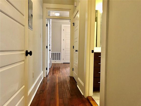 5th image of 226 S Scott St #3