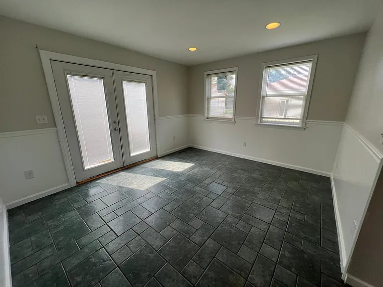 28033 Rosemont St — Photo 6