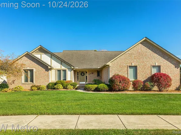 5964 Donaldson Dr, Troy, MI 48085