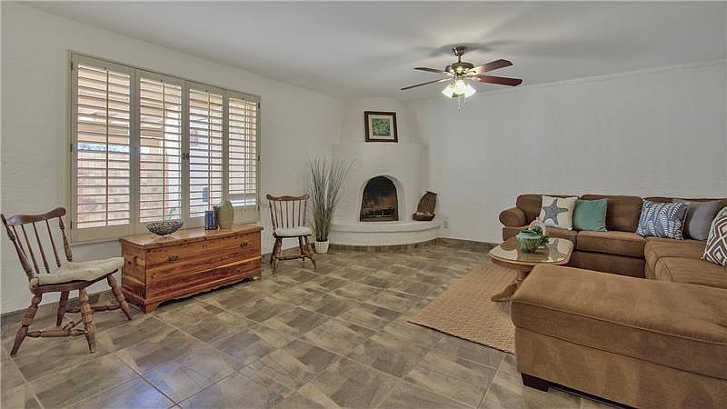 1st image of 284 Laguna Dr W