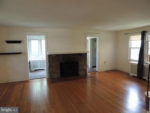 4th image of 4016 School Ln