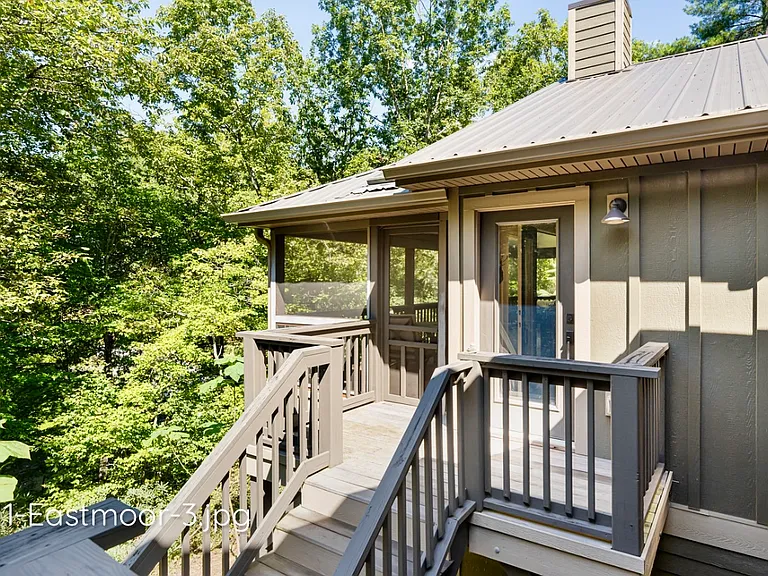 111 Eastmoor Dr — Photo 3
