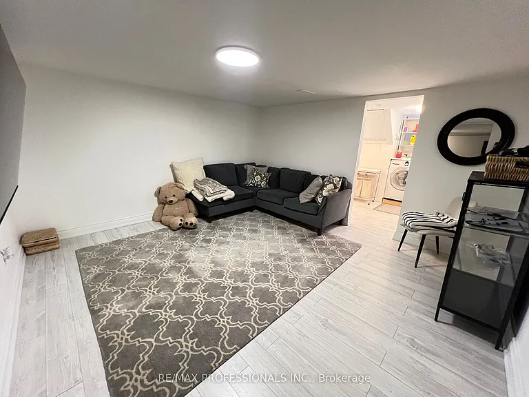 2504 Donnavale Dr — Photo 31