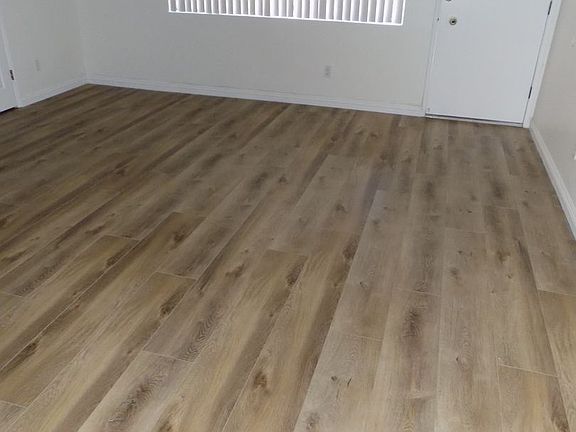 5th image of 502 W 40th St #11