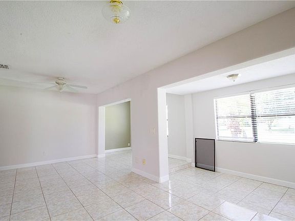 4th image of 2501 Carver Ave