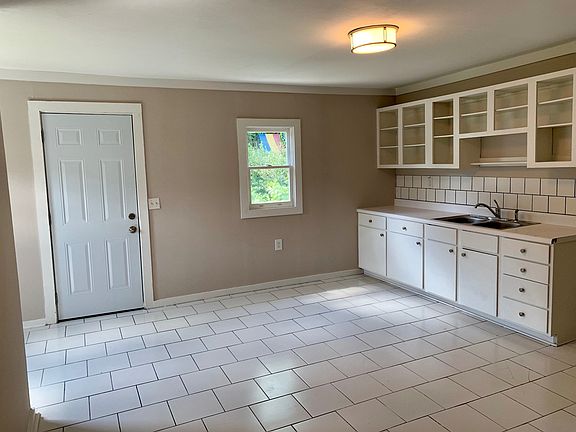 4th image of 2109 Sadler Ave
