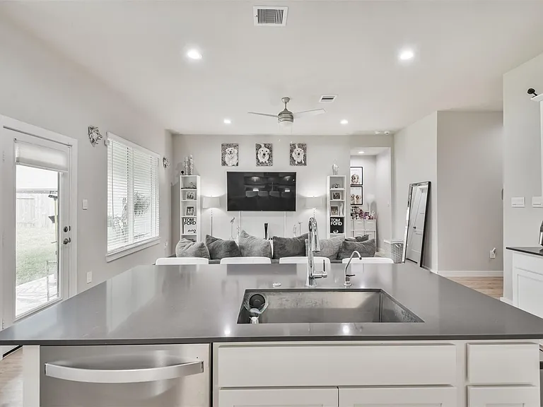 14226 Lake Lodge Dr — Photo 5