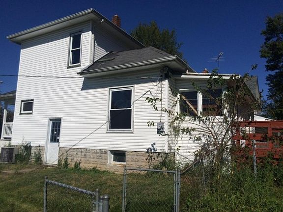 3rd image of 108 Blaine Ave