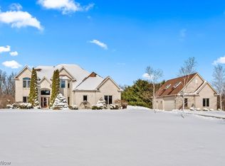 2333 Northgate Dr, Hinckley, OH 44233