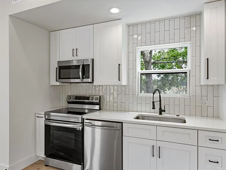 8507 Hathaway Dr — Photo 30
