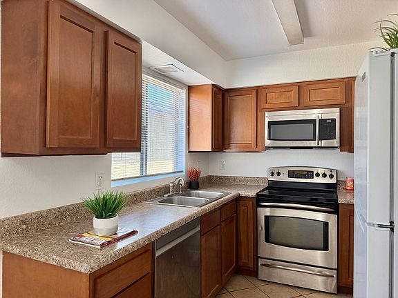 3rd image of 765 N Arrowhead Dr #2