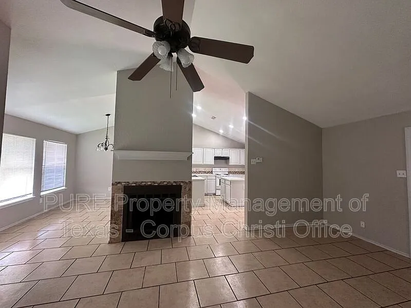 Building Photo - 2805 Summer Ridge Dr