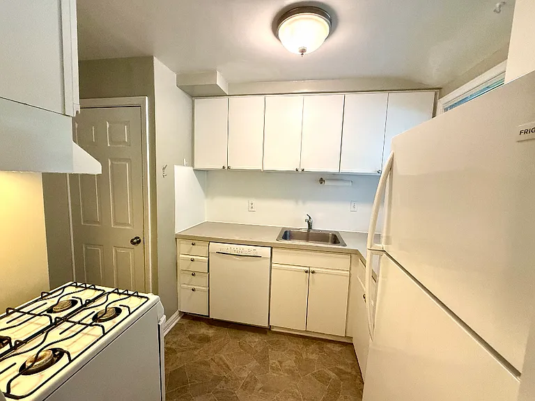 2824 Whitewood St — Photo 7