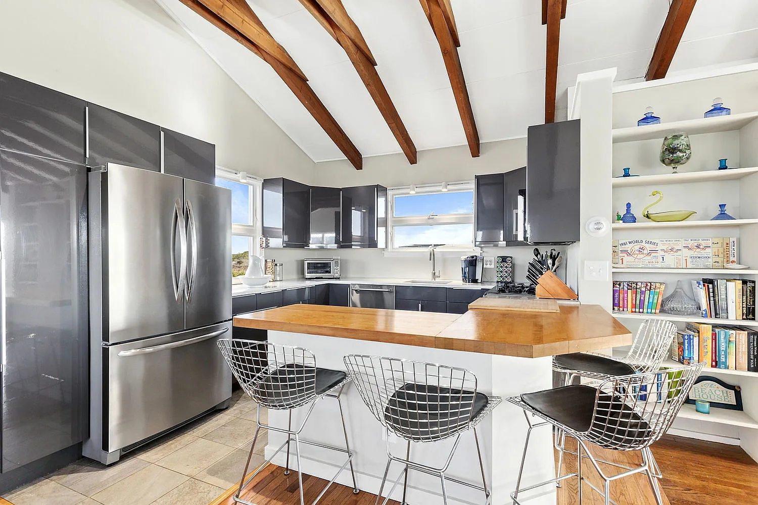 Amagansett Dunes Beach House with Stunning Oceanview! — Photo 3
