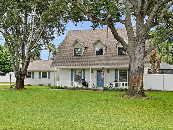 3rd image of 217 SE Oriole Avenue