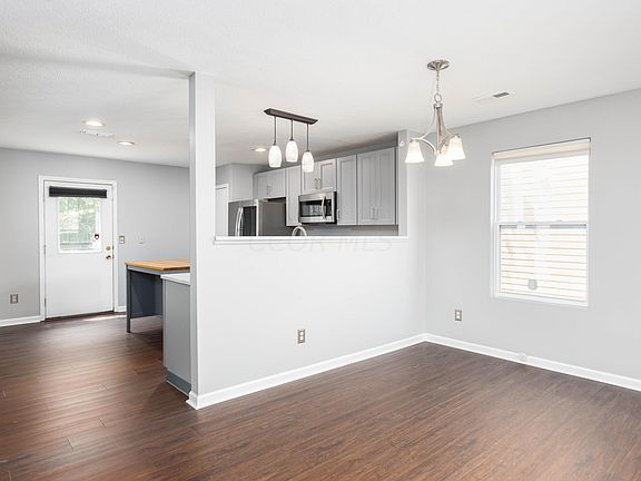 5th image of 451 Wellsleyglen Dr