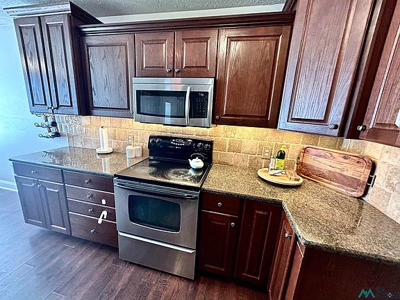 5th image of 711 W Millen Dr