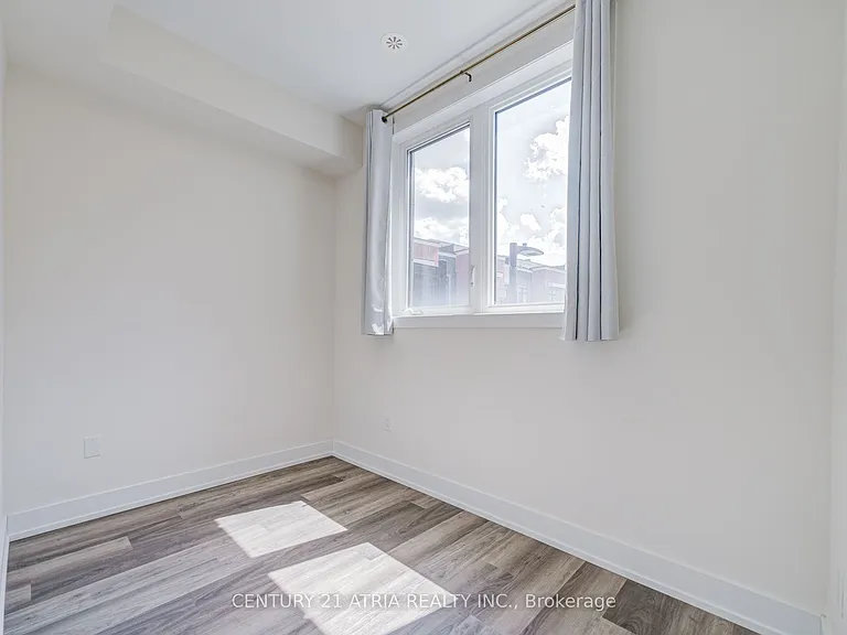 1 Bond Cres #1 — Photo 18