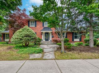 1035 Oak Meadow Rd, Oakville, ON L6M 1J6