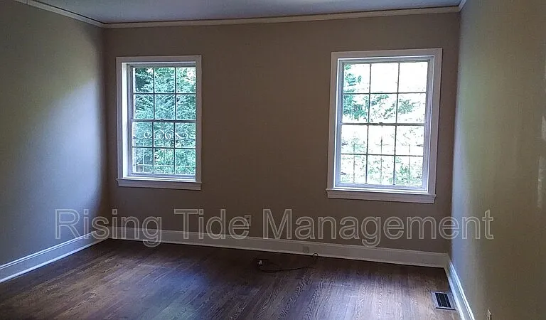 229 Pinewood Ave — Photo 13