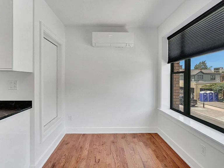 162 Allen St #4 — Photo 4