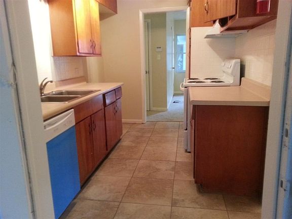 3rd image of 1800 Golfview Dr