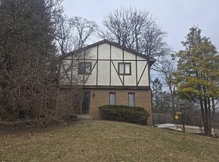 1156 Greenridge Ln, Pittsburgh, PA 15220