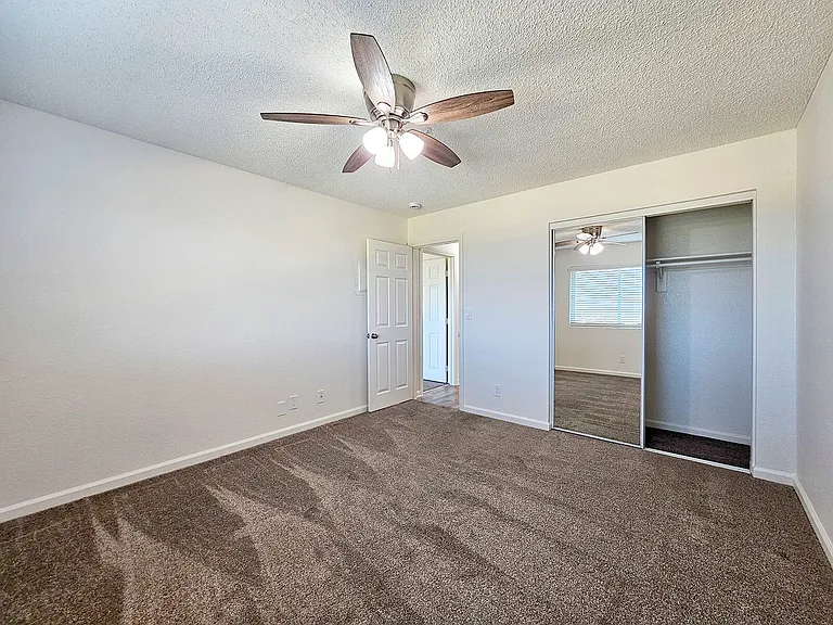 Newport Gardens Apartments — Photo 18