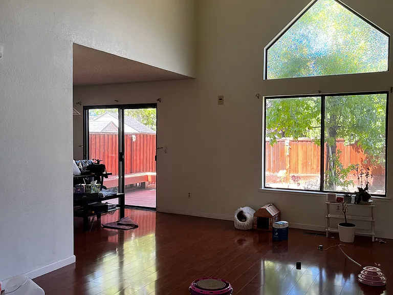 574 Glenmoor Cir — Photo 3