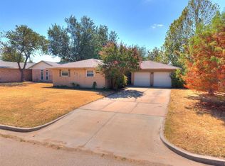136 SW 5th St, Moore, OK 73160