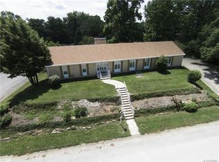 40 Holiday Dr, Hannibal, MO 63401
