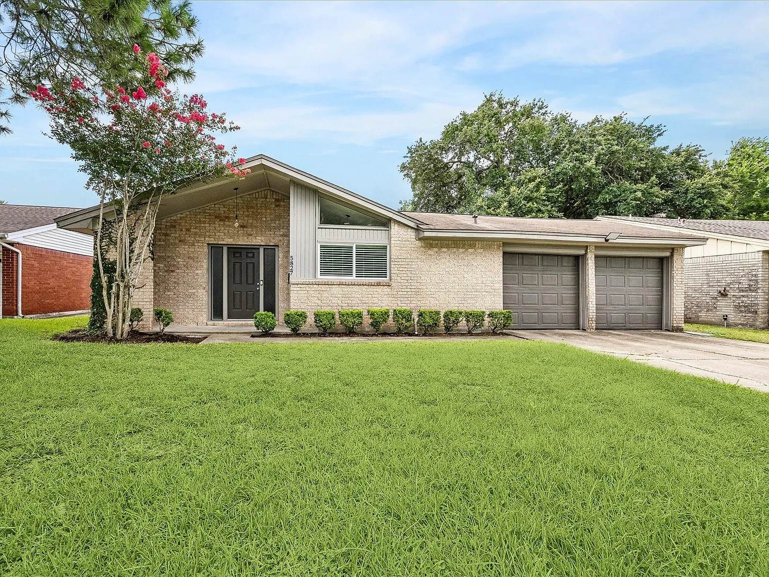 3 bed, 2.0 bath, 1404 sqft, $2,200 — Photo 1