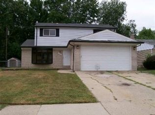 27155 Pierce St, Southfield, MI 48076