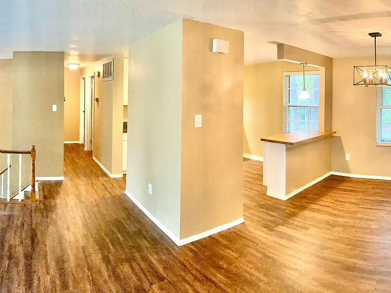 3913 Woodfield Rd — Photo 8