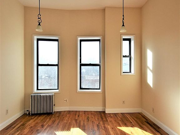 3rd image of 541 Bergen St APT 4D