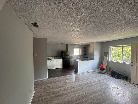 4th image of 1107 E 57th St #1