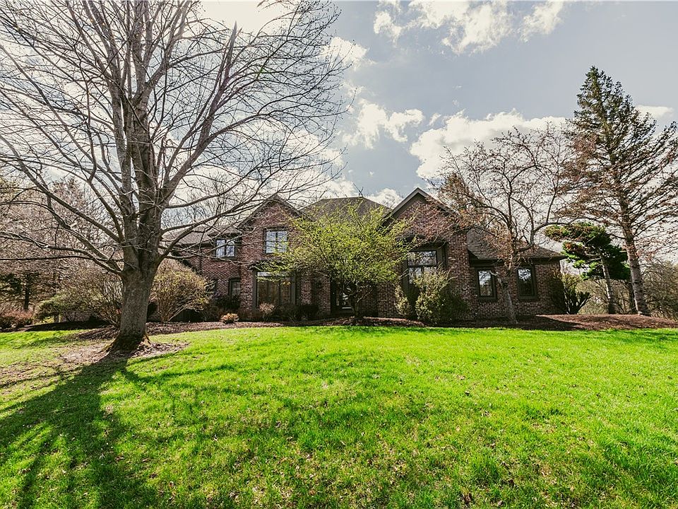 1st image of 27 Fall Meadow Dr