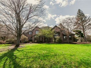 27 Fall Meadow Dr, Pittsford, NY 14534