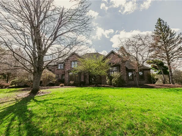 27 Fall Meadow Dr, Pittsford, NY 14534