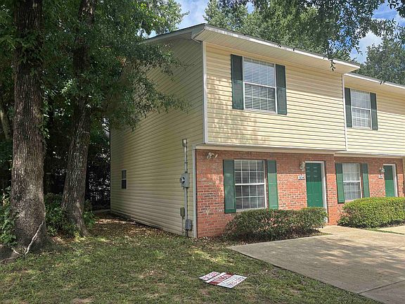 2nd image of 3040 Camelliawood Cir E