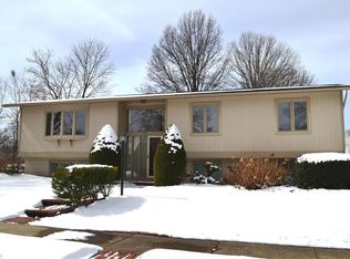 404 Bath Hills Blvd, Akron, OH